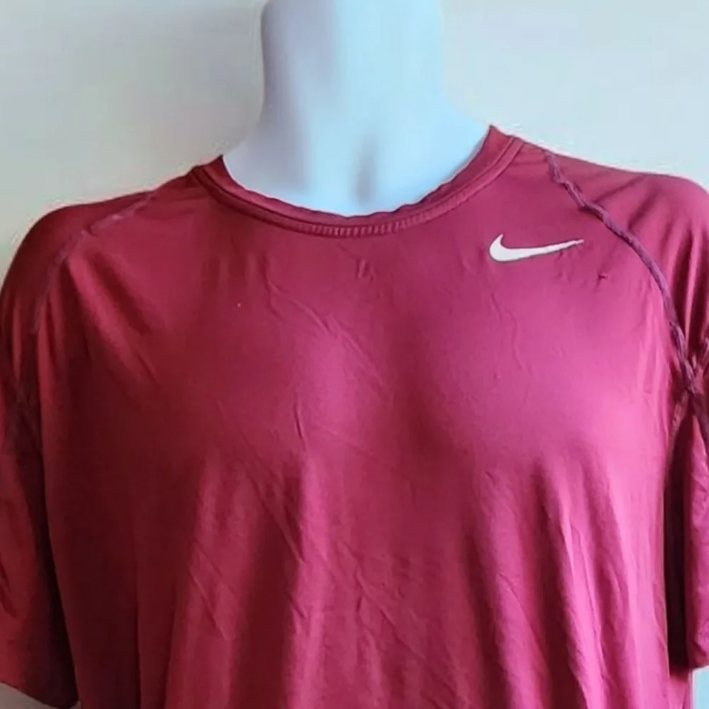 Nike Men's Burgundy Short Sleeve Tee